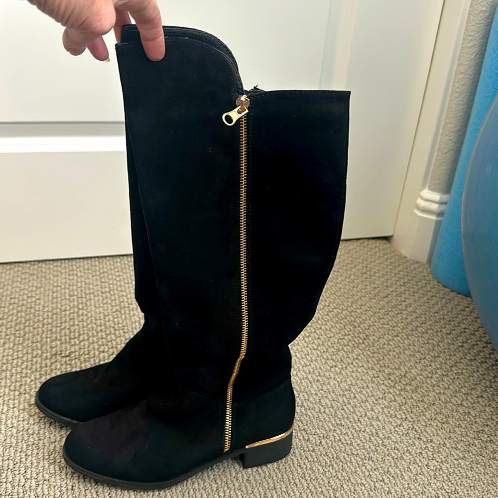 NWOT knee high black suede boots